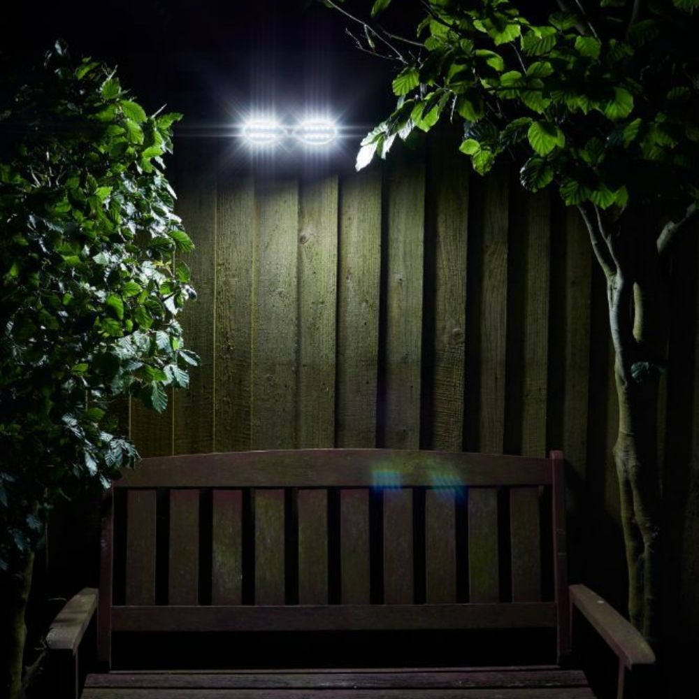 Smart Garden PIR Solar Powered Security Light 200 Lumen